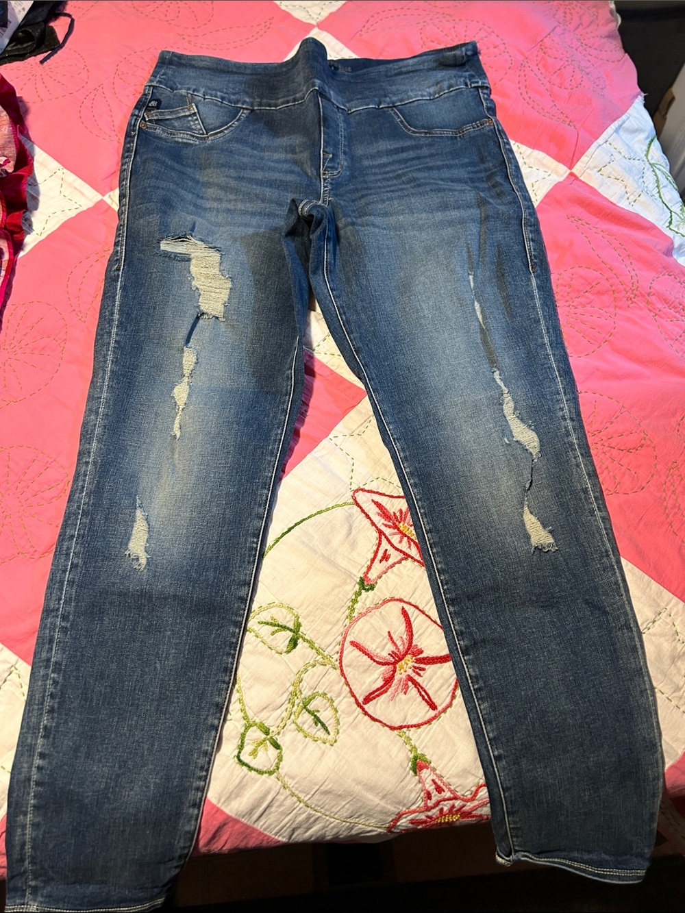 Rock & Republic Distressed Dark Blue Skinny Jeans
